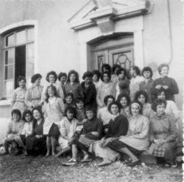 Ecole ménagère de Lhuis : photo de groupe année scolaire 1962-1963.