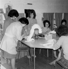 Ecole ménagère de Lhuis : spectable et exposition de travaux des élèves.