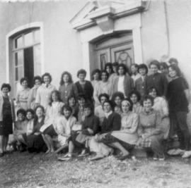 Ecole ménagère de Lhuis : photo de groupe année scolaire 1962-1963.