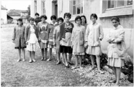 Ecole ménagère de Lhuis : Travaux de jardinage.