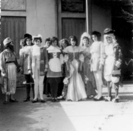 Ecole ménagère de Lhuis : spectacle et exposition de travaux des élèves.