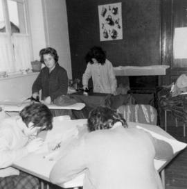 Ecole ménagère de Lhuis : spectacle et exposition de travaux des élèves.