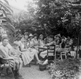 Ecole ménagère de Lhuis : voyage scolaire, réconfort à Pézenas.