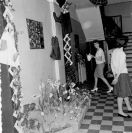 Ecole ménagère de Lhuis : Exposition du 20 mai 1962.